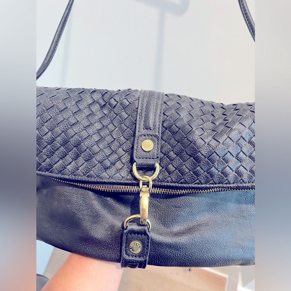 Slim crossbody!